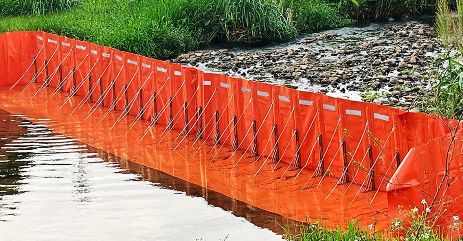 waveplus l shape flood barrier